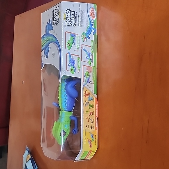 Robo Alive Lurking Lizard Robotic Pets - Picture 2 of 3